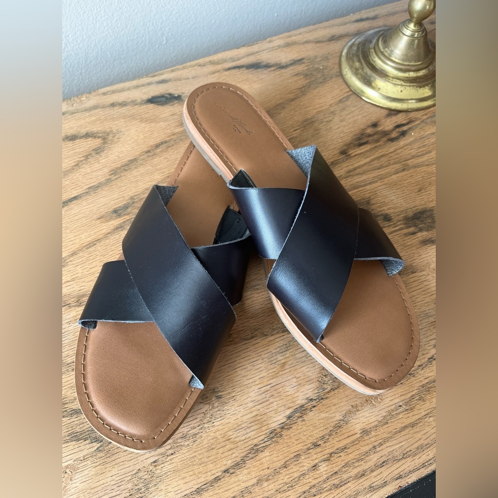 Universal Threads sandals